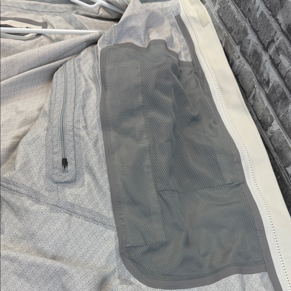REI beige / Gray‎ Hooded Raincoat - Picture 13 of 15